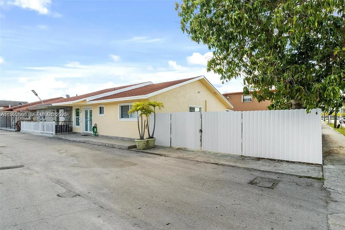 Building Photo - 330 W 74th Pl #330
