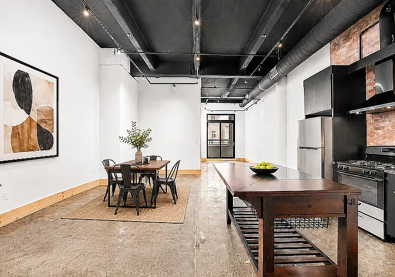 255 18th St #210 — Photo 1