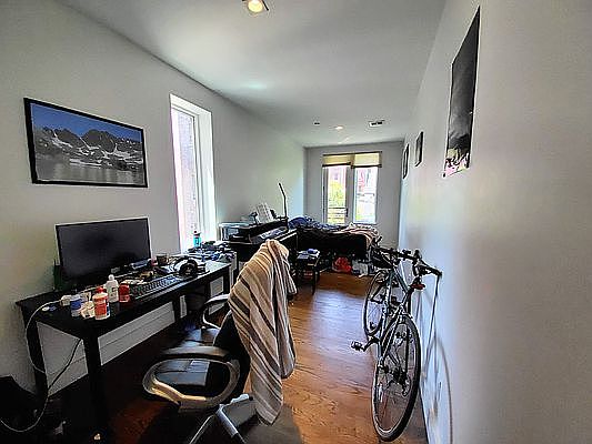 4th image of 583 Van Buren St #2A