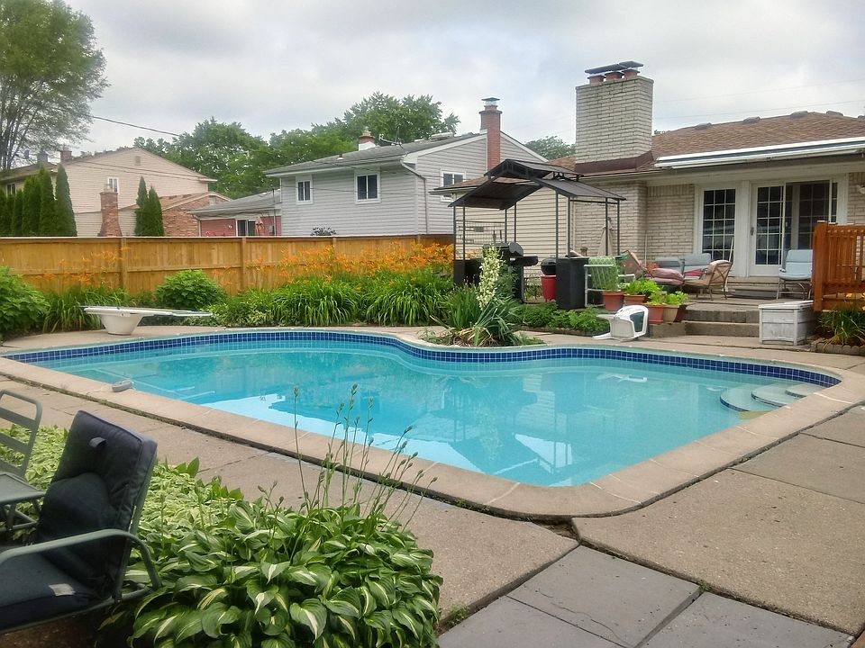 1st image of 28515 Pembroke St