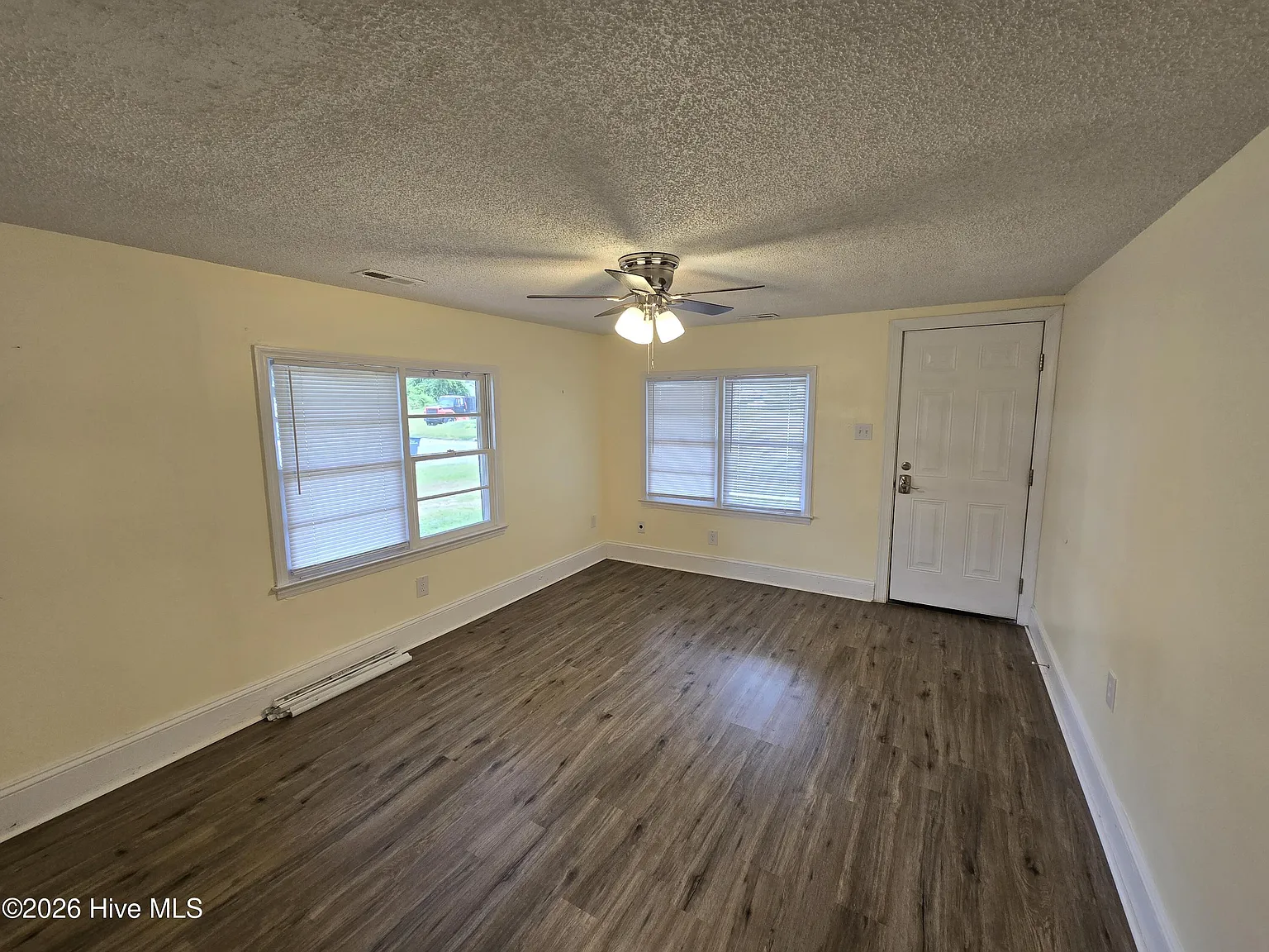 2 bed, 1.0 bath, 832 sqft, $1,375 — Photo 3