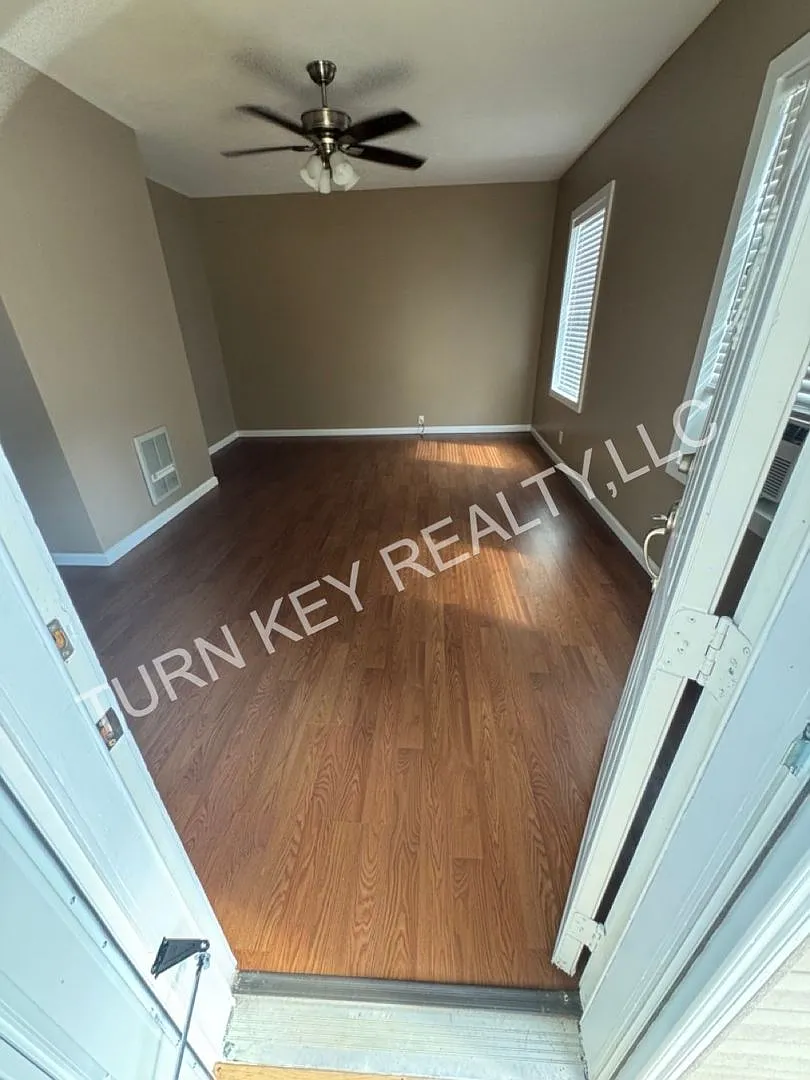 Townhome for rent in Cordova — Photo 3