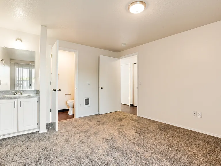 Park Avenue Village Apartments — Photo 21