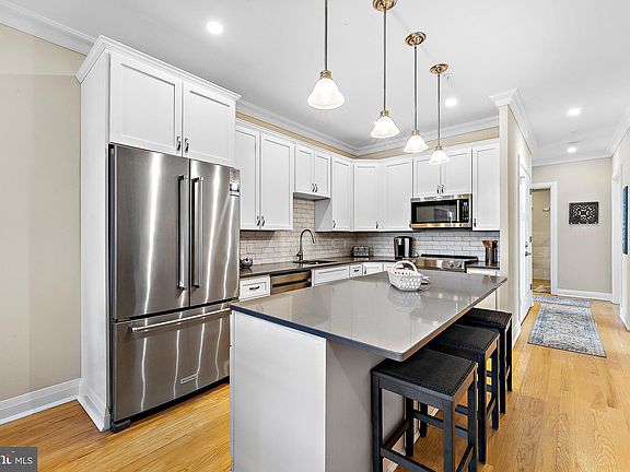 5th image of 510 N Bay Ave Unit 202
