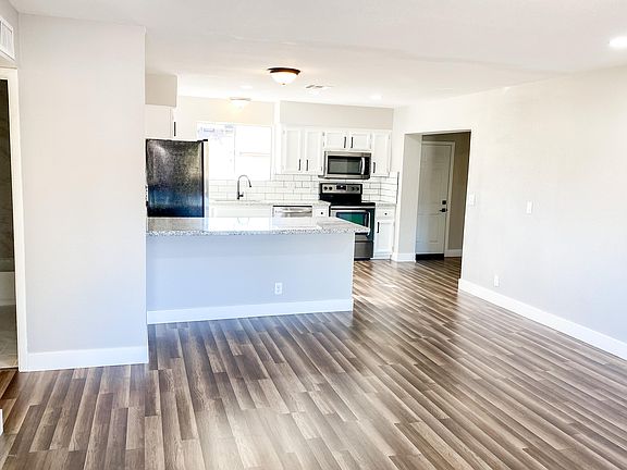 4th image of 3015 W Michelle Dr