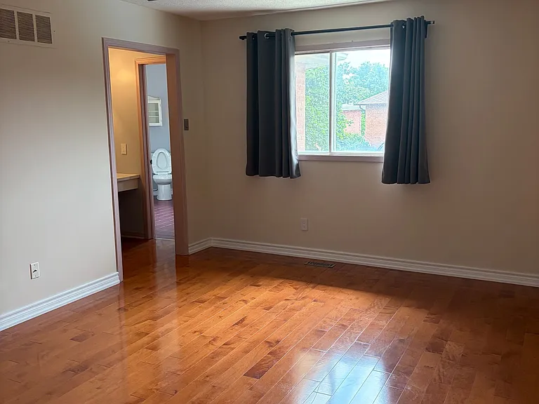 107 Stave Cres — Photo 12