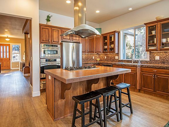 5th image of 61381 Cultus Lake Ct