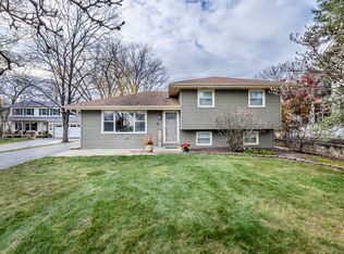 6044 Boundary Rd, Downers Grove, IL 60516