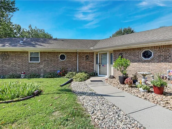 708 Sivley St, Peculiar, MO 64078