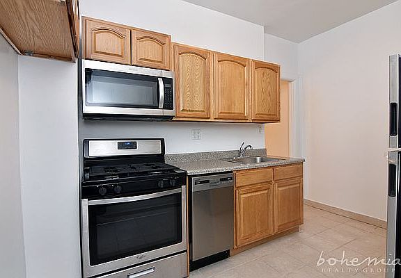 4th image of 867 W 181st St #F4