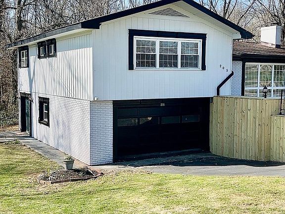 2nd image of 205 W Crestview Dr