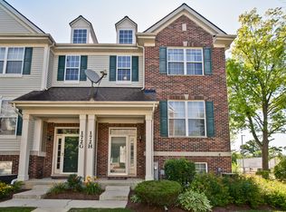 172 E River Rd #H, Des Plaines, IL 60016