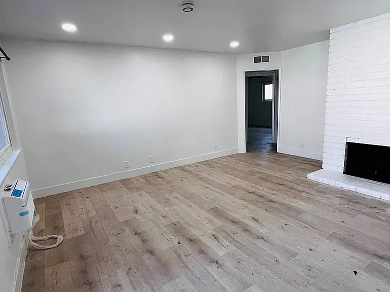 17082 Emerald Ln #B — Photo 2
