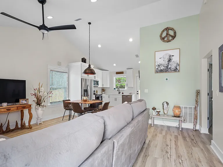 71 E Lafavre Ln — Photo 10