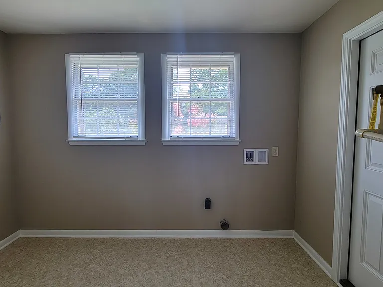 6408 Robinhood Ln NW — Photo 33