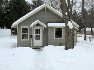 809 Berlin St, Waupaca, WI 54981