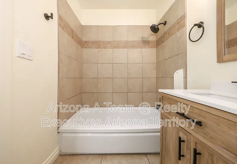1654 N Rosemont Blvd #1 — Photo 12