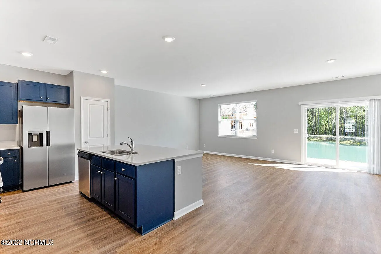 3 bed, 2.5 bath, 1990 sqft, $2,495 — Photo 4