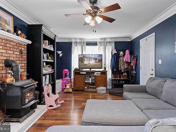 3rd image of 8733 Whites Ln