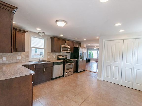 3rd image of 219 Norwood Ave