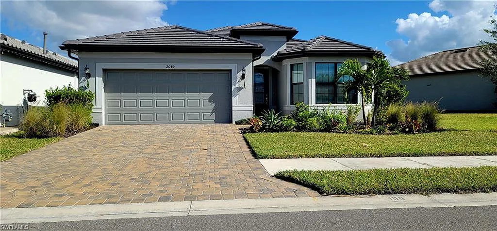 3 bed, 2.0 bath, 2084 sqft, $6,500 — Photo 2