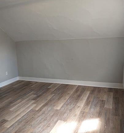 3rd image of 915 Columbus Pkwy