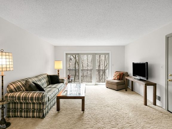 4th image of 347 Penns Way