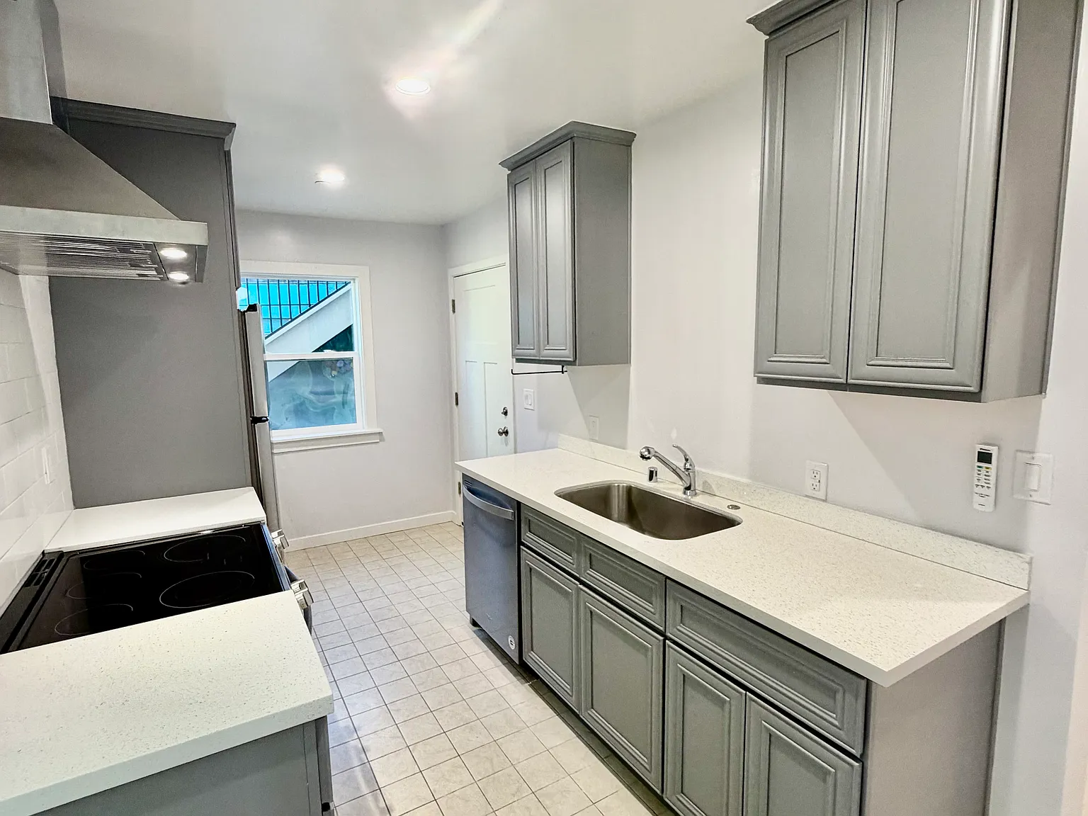 1 bed, 820 sqft, $2,000 — Photo 4