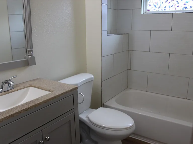 410 Hahlo St — Photo 13
