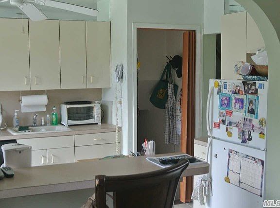 5th image of 38 Willett Ave