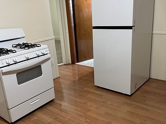 4th image of 173 Railroad St APT 1