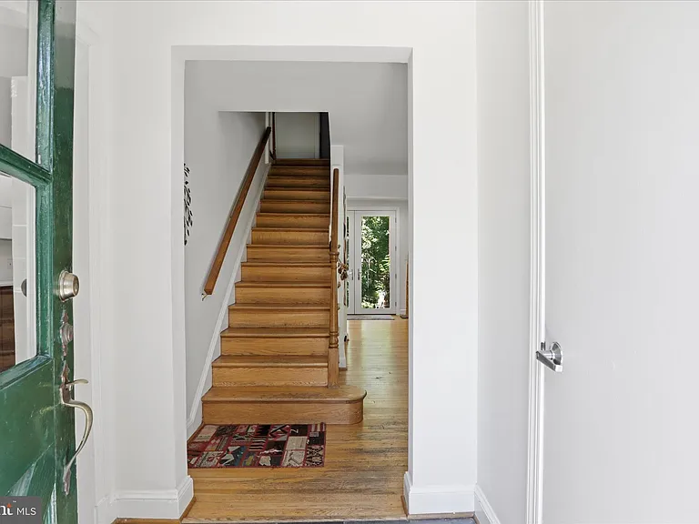 3221 Coquelin Ter — Photo 5