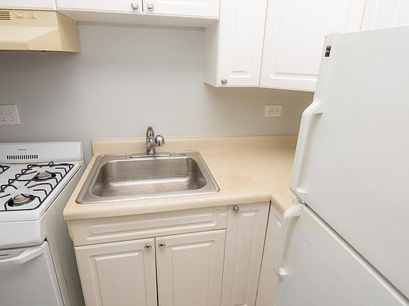 5th image of 6938 S Cregier Ave APT 105