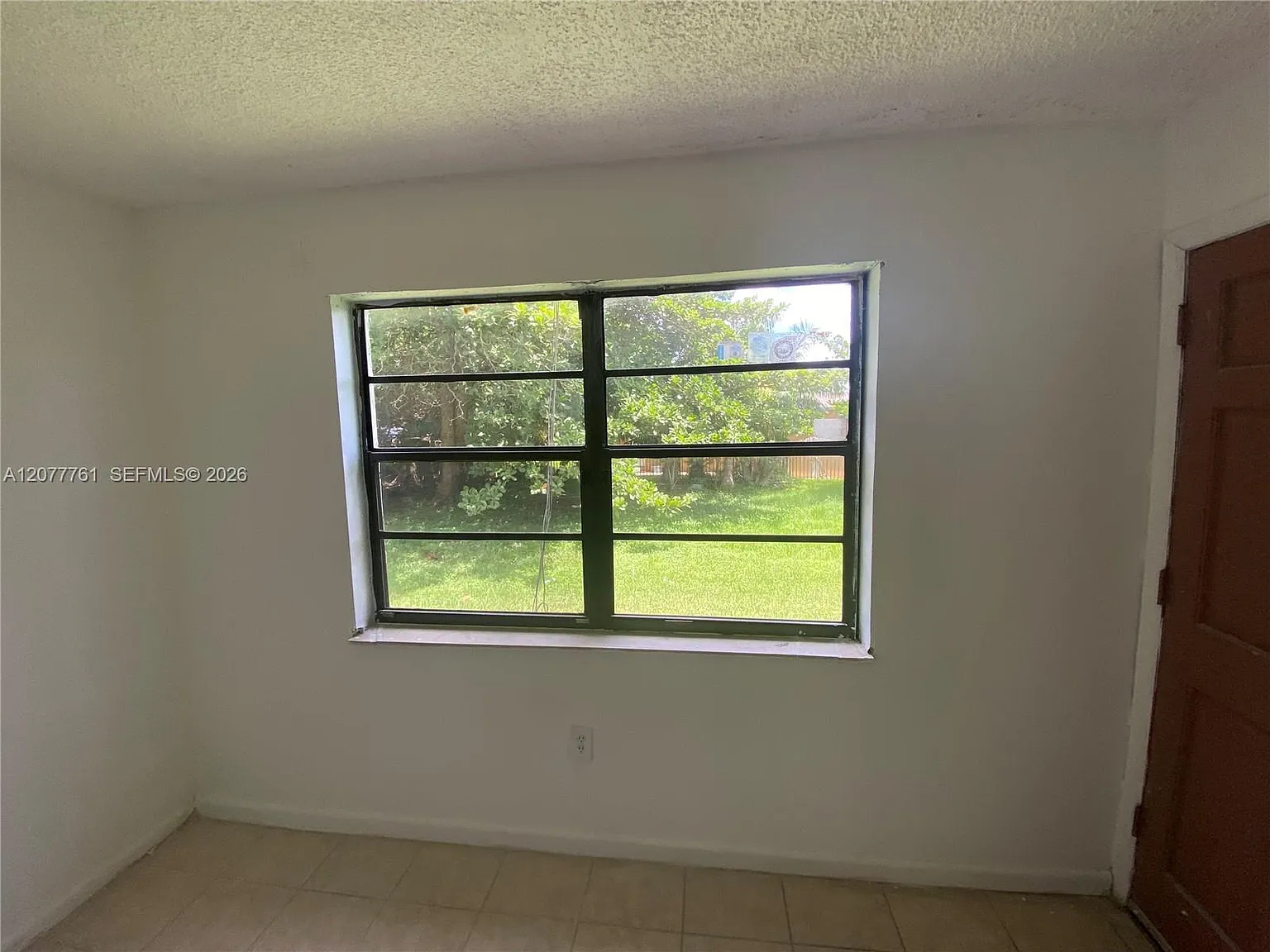 Biscayne Court — Photo 4