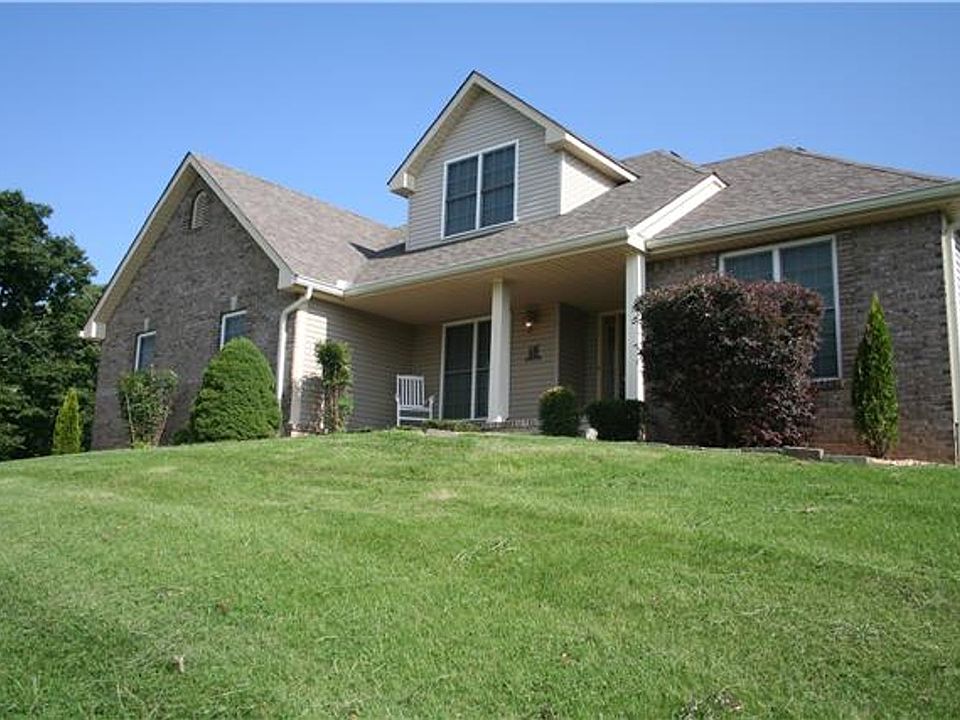 2nd image of 627 E Glenridge Ln
