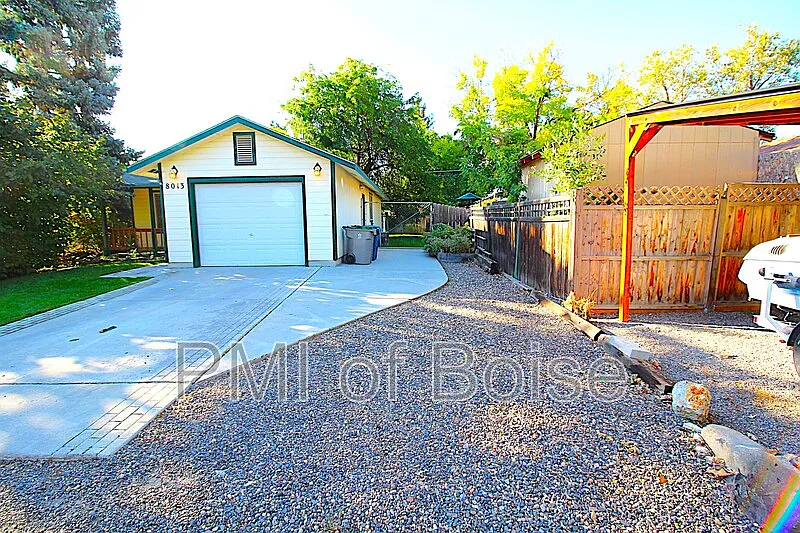 2 bed, 1.0 bath, 860 sqft, $1,475 — Photo 3