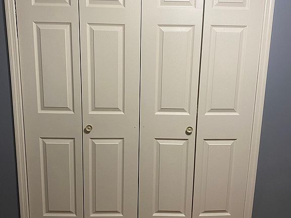 4th image of 8827 Pecan Tree Dr