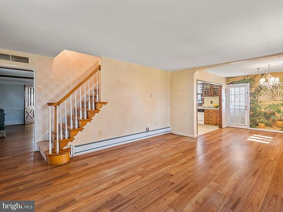 5th image of 9818 Woodfern Rd
