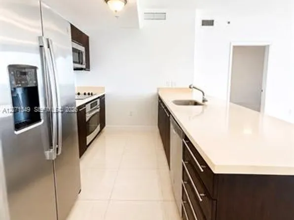 90 SW 3rd St, Miami, FL