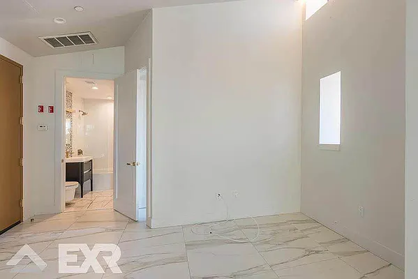 Rented by EXR | media 4