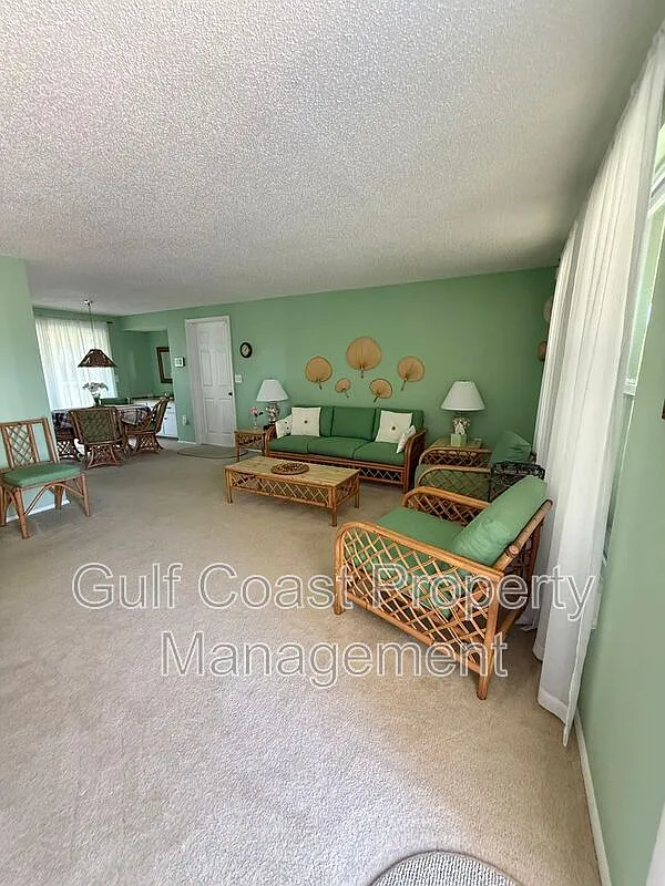 3 bed, 2.0 bath, 1092 sqft, $2,300 — Photo 4