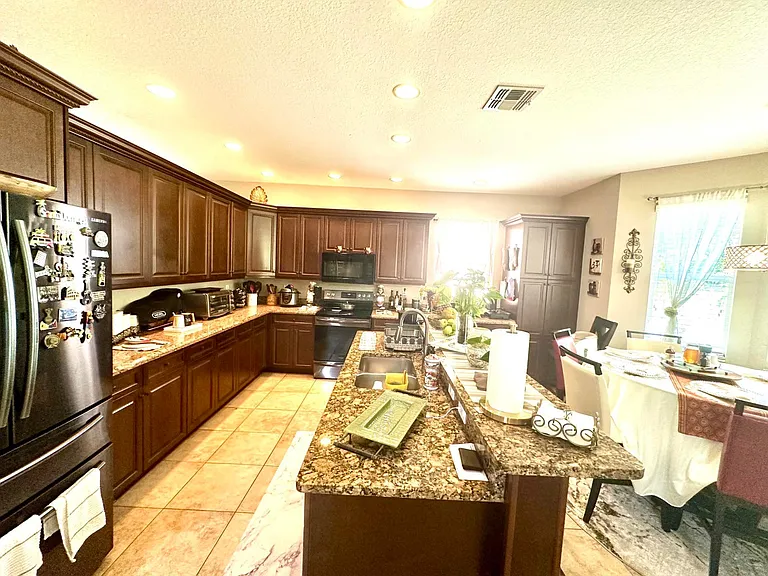 9205 Dupont Pl — Photo 15