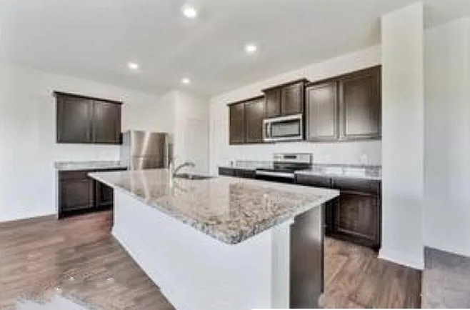 3038 Citron Gdn — Photo 4