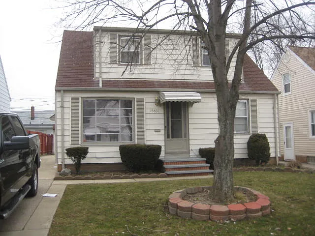 15601 Maplewood Ave photo 1
