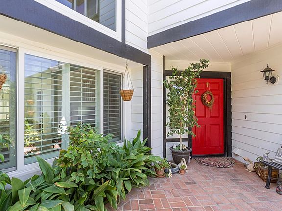 3rd image of 28756 Greenwood Pl
