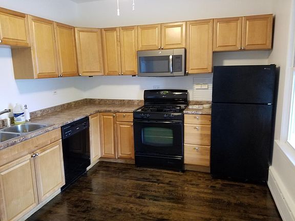 3rd image of 4025 N Leavitt St APT 2R
