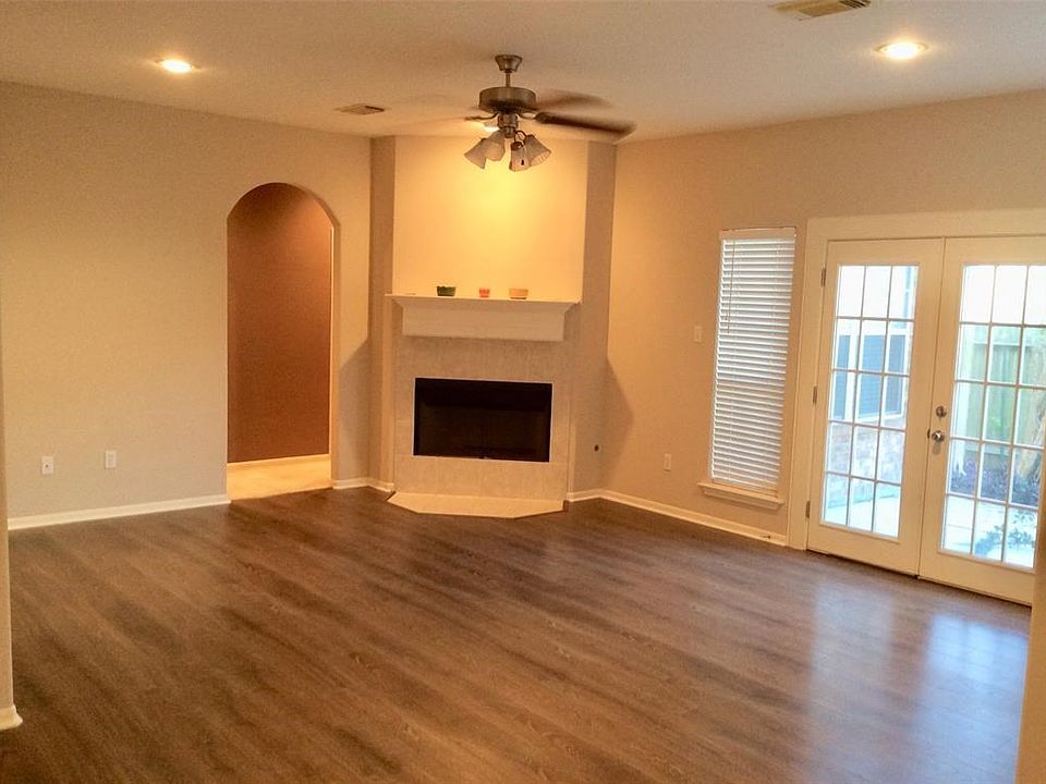 1st image of 439 Richmond Place Dr