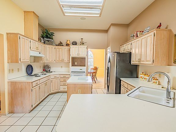 4th image of 3325 Silver Spur Dr