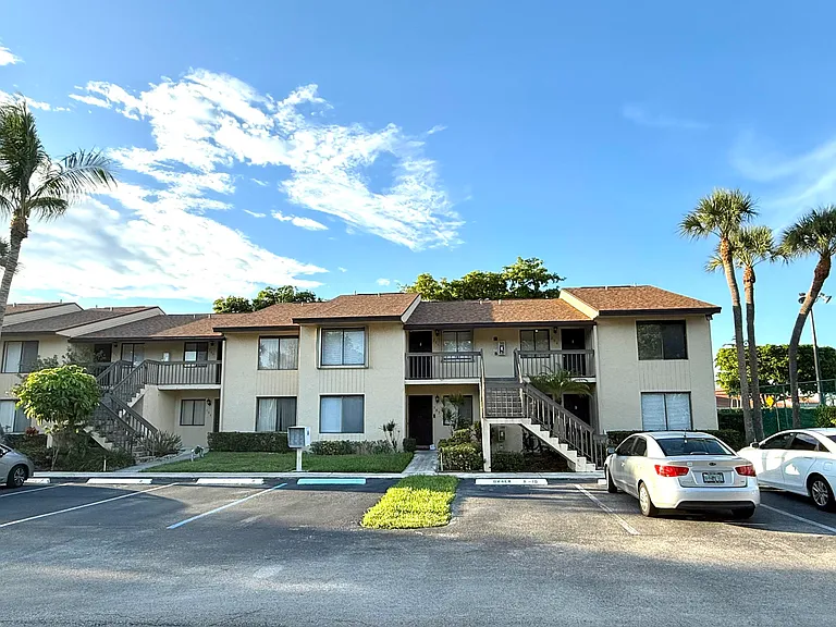 6649 Somerset Dr #205 — Photo 2