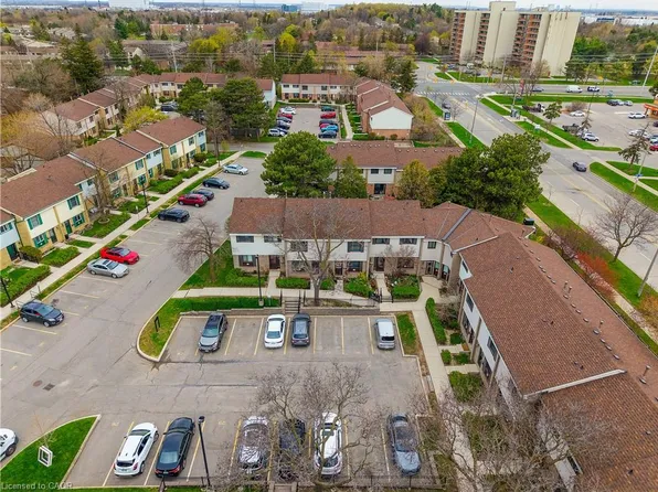 2779 Gananoque Dr #40, Mississauga, ON L5N 2E4